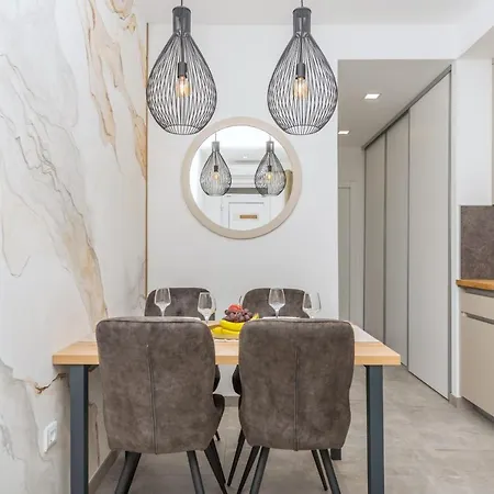 Niko Apartment
