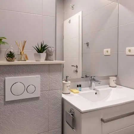 Niko Apartment *