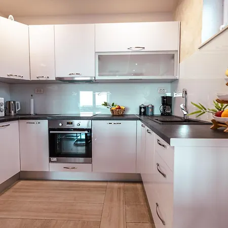 Niko Apartment *