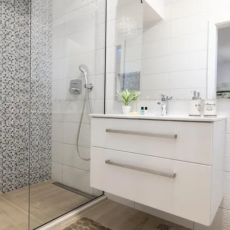 Apartment Niko Makarska