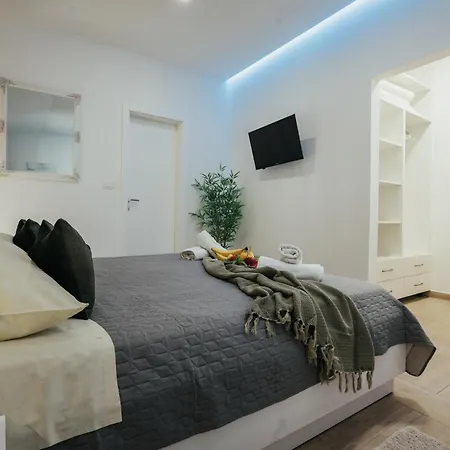 Niko Apartment *